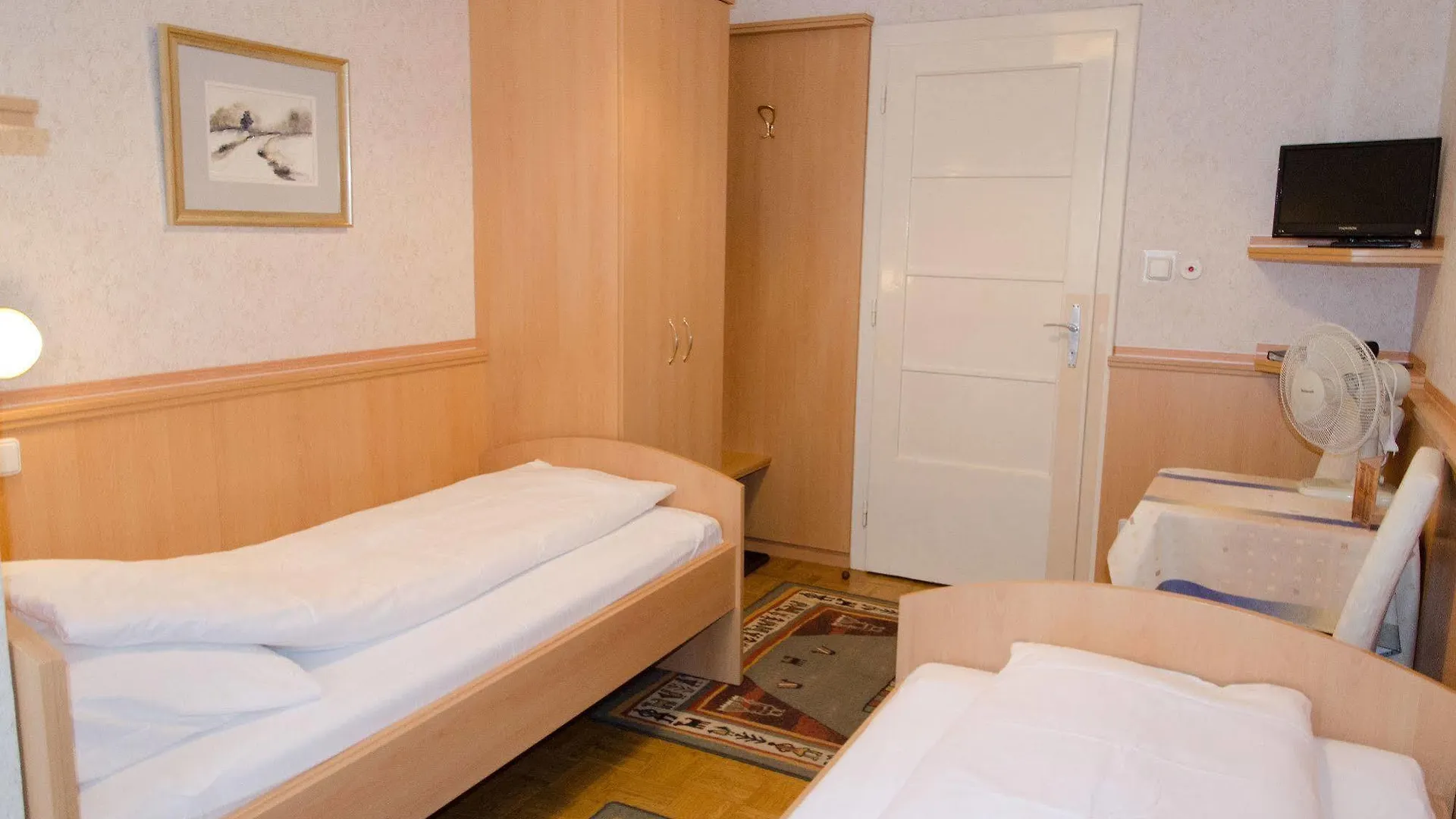 *** Bed & Breakfast Schweizer Pension Solderer Vienna Austria